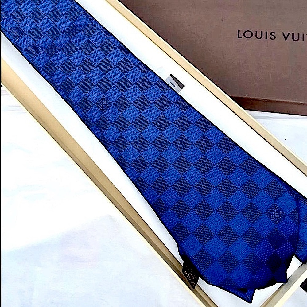 🎁LV HOLIDAY 26’🎁💯LOUIS VUITTON DAMIER KNIGHT BLUE SPECIAL LIMITED EDITION TIE🔥🎁 - Picture 2 of 13